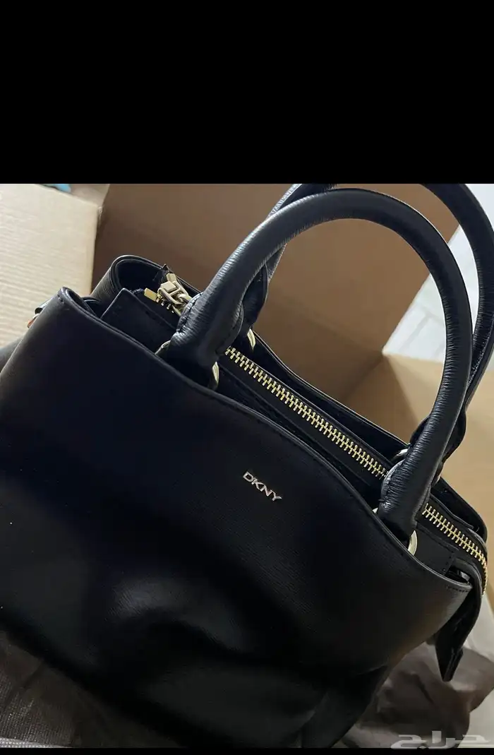 شنطة دكني للبيع مستعمله ومعها مجموعه من الشنط الماركات والعم 0