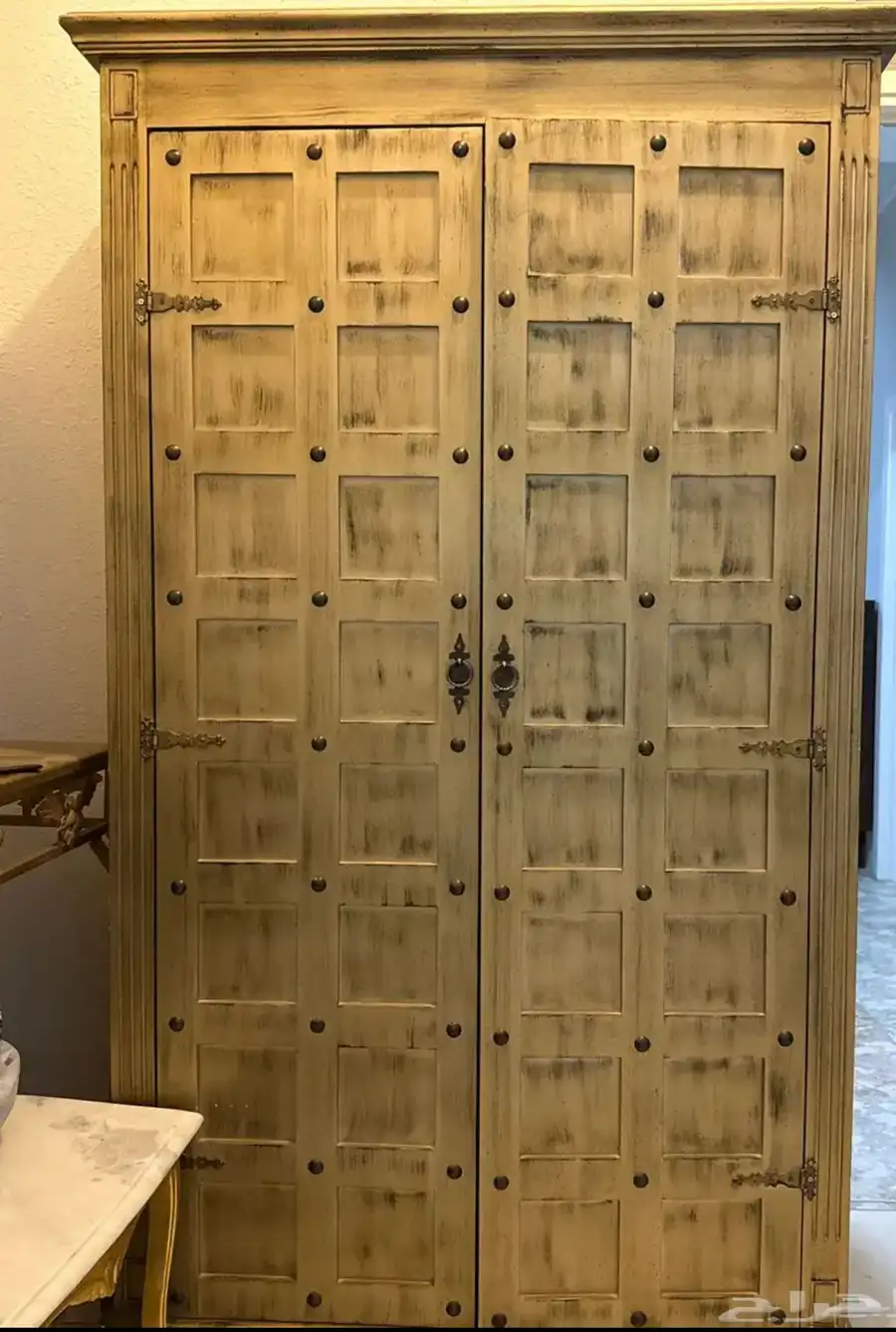 دولاب عبايات للبيع استعمال شهر واحد (190 ريال) 0