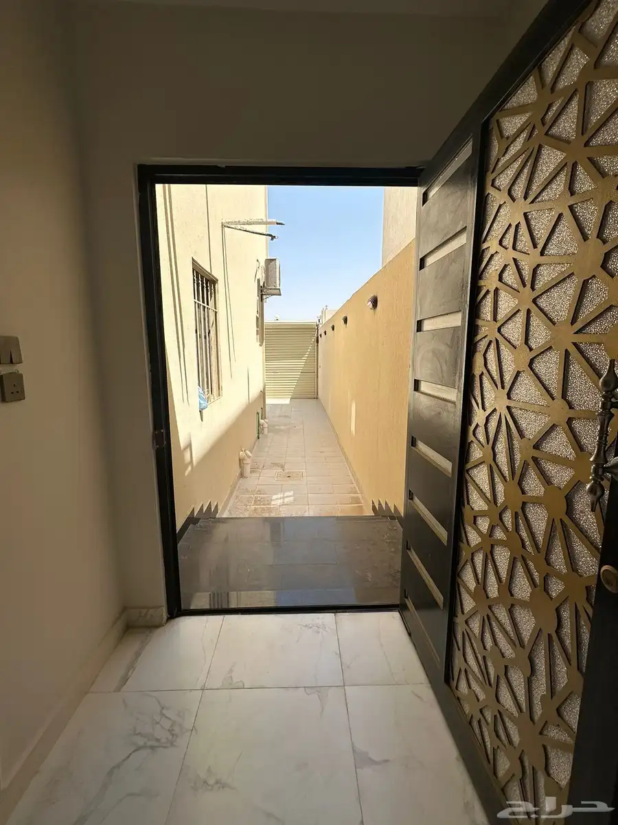 فله للبيع مباشر من المالك مساحةالارض 300 م 7