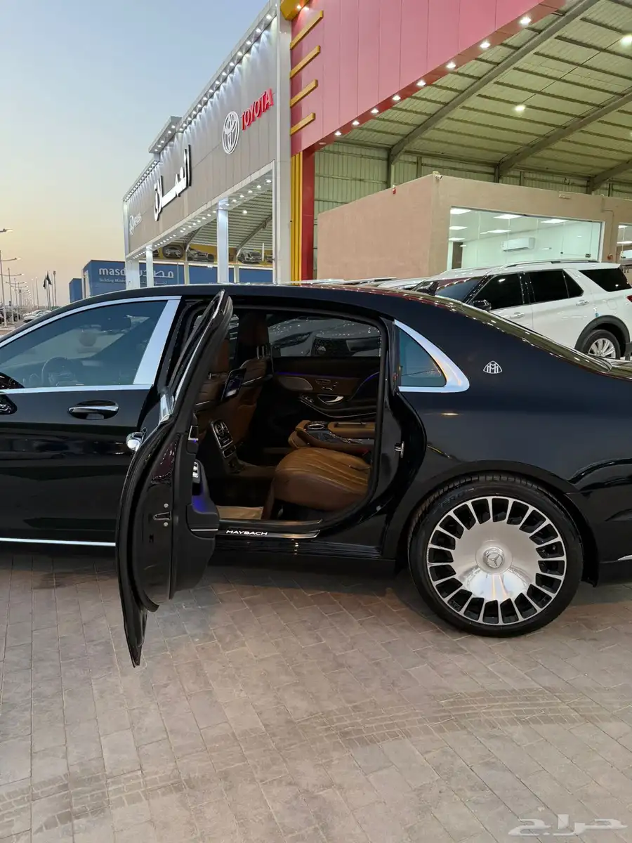 مرسيدس مايباخ 2019S560 فل (بنزين)8سلندر 22