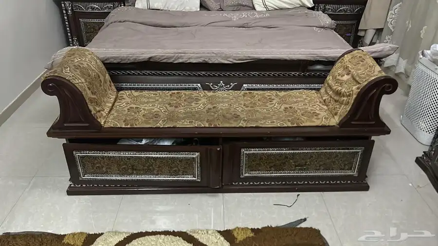 غرفه نوم دولاب وسرير بدون الطراحه و2 كمودينه وتسريحه وارفف 5
