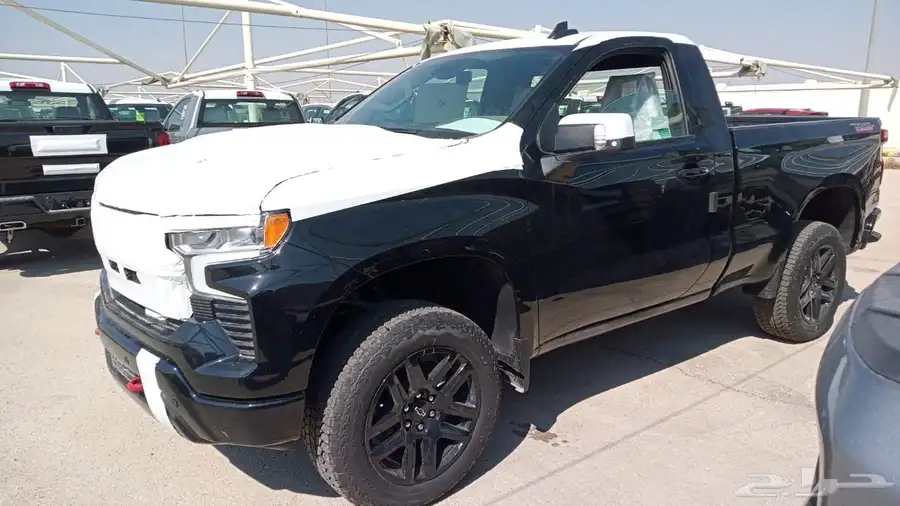 سلفرادو تربل بوس Z71 2025 دبل غمارة اسود 4