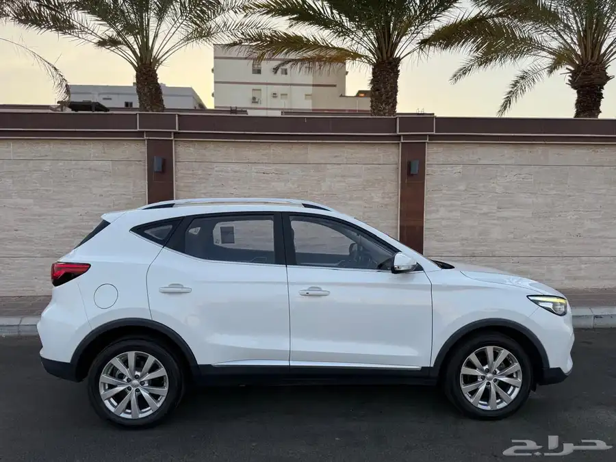 للبيع ام جي ZS 2023 نص فل 9