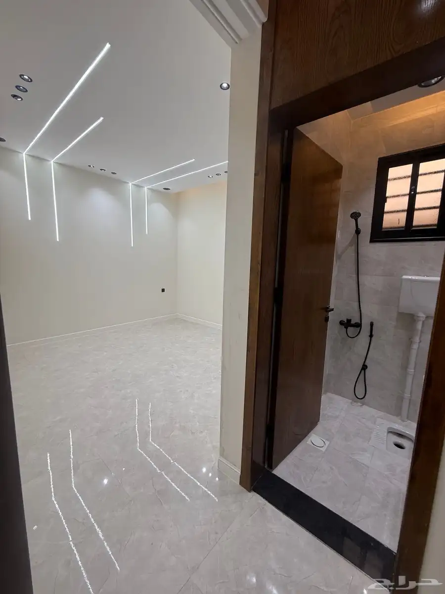 للبيع أدوار أرضيه بحوش وعلويه بمصعد حي دره الموسي خميس مشيط 36