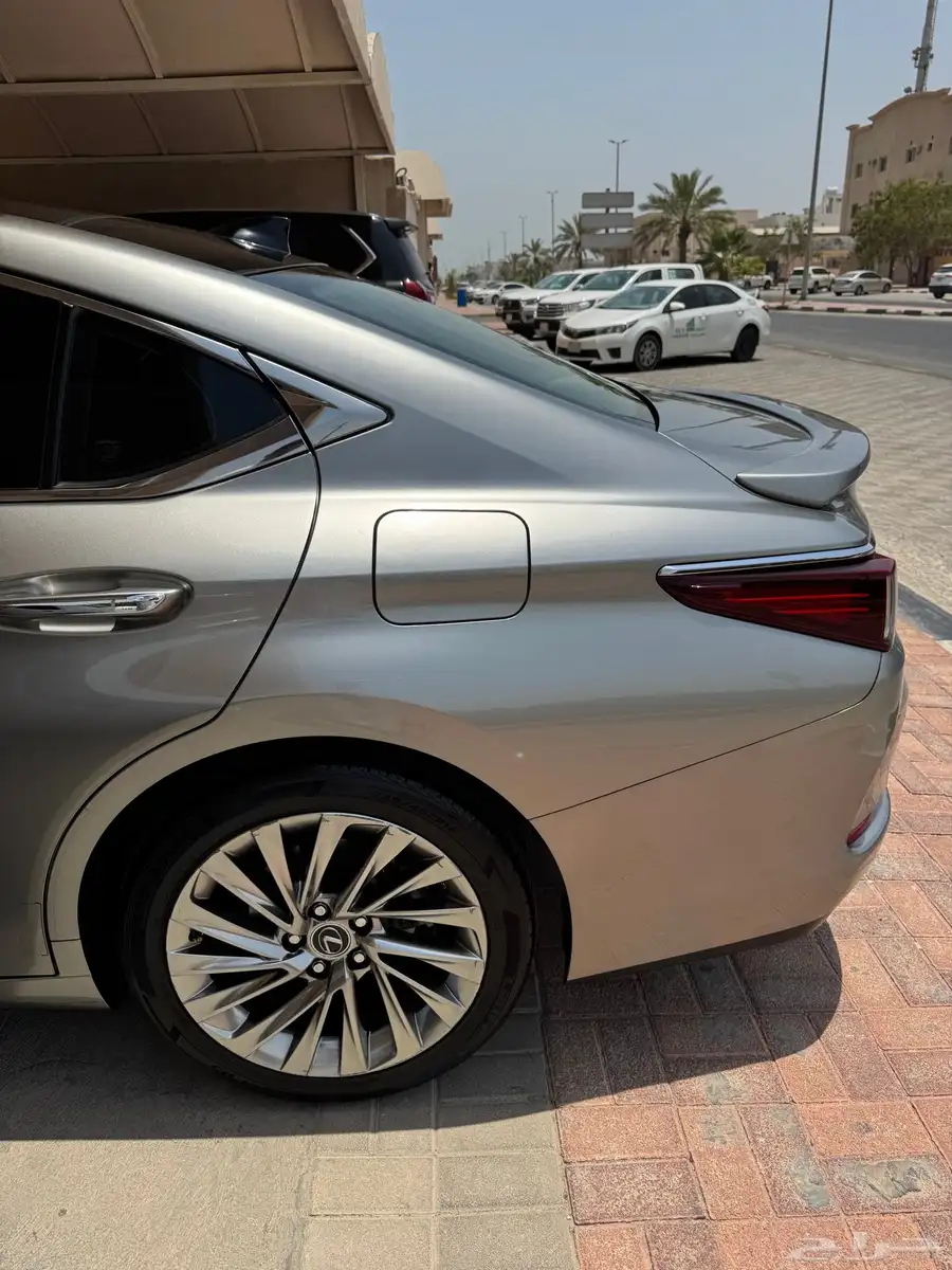 لكزس سعودي للبيع موديل 2022 ec350 DD فل كامل 5