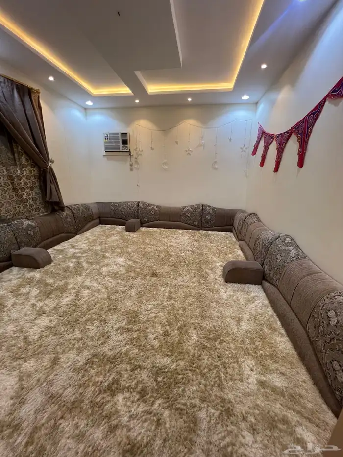 مساند ظهر مع الفرش مع الستارة 1