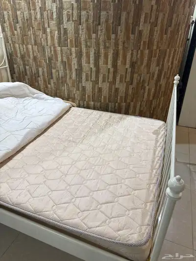 للبيع سرير ايكيا مع المرتبه 2