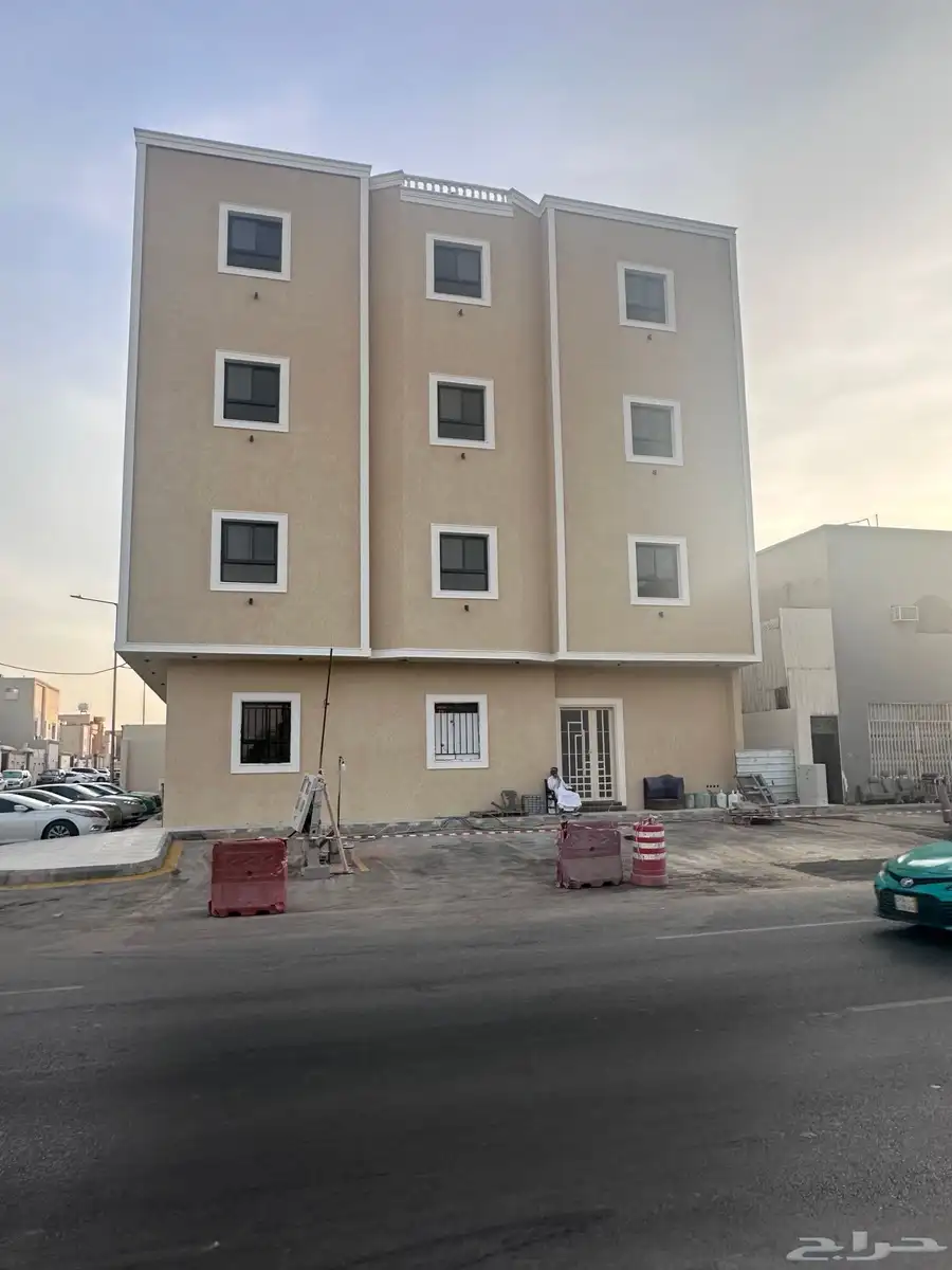 للايجار عماره جديده علي بعد خطوات من طريق خريص اربعه ادوار 0
