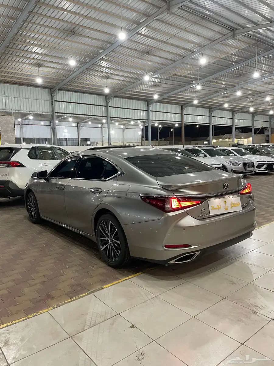 لكزس ES350 موديل 2023 (CC) 9