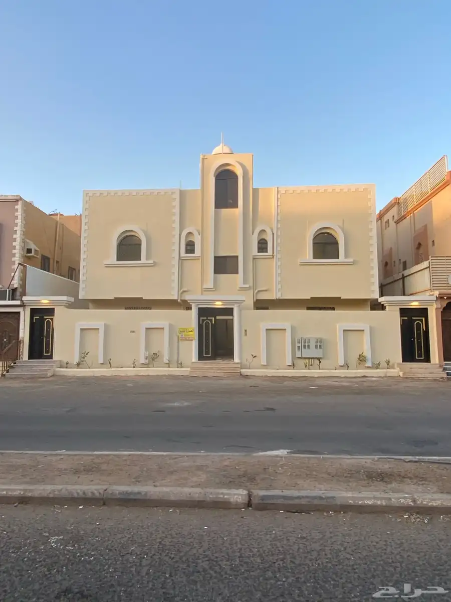 تبوك - حي الروضة ( الدخل 2)عماره حره للبيع مليون و150 0