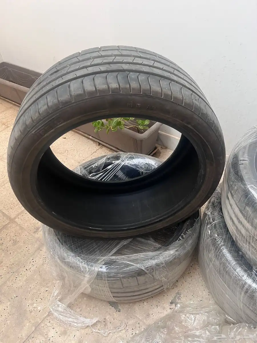 كفرات Pirelli Run Flat شبه جديدة مقاس 19 تاريخ 2025 5