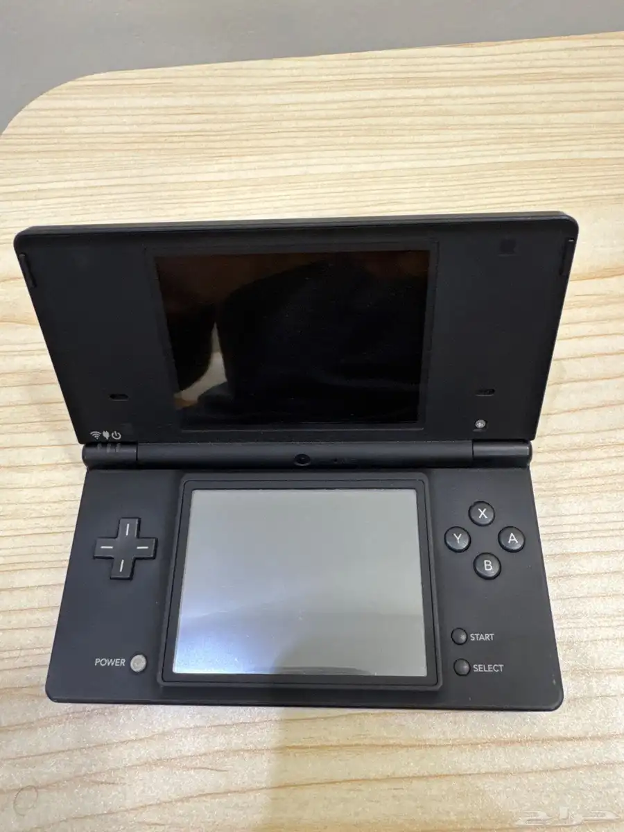 جهازين Nintendo DSi 1