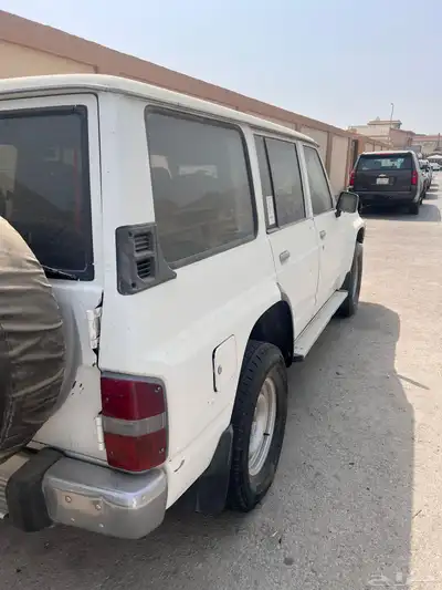 نيسان 8