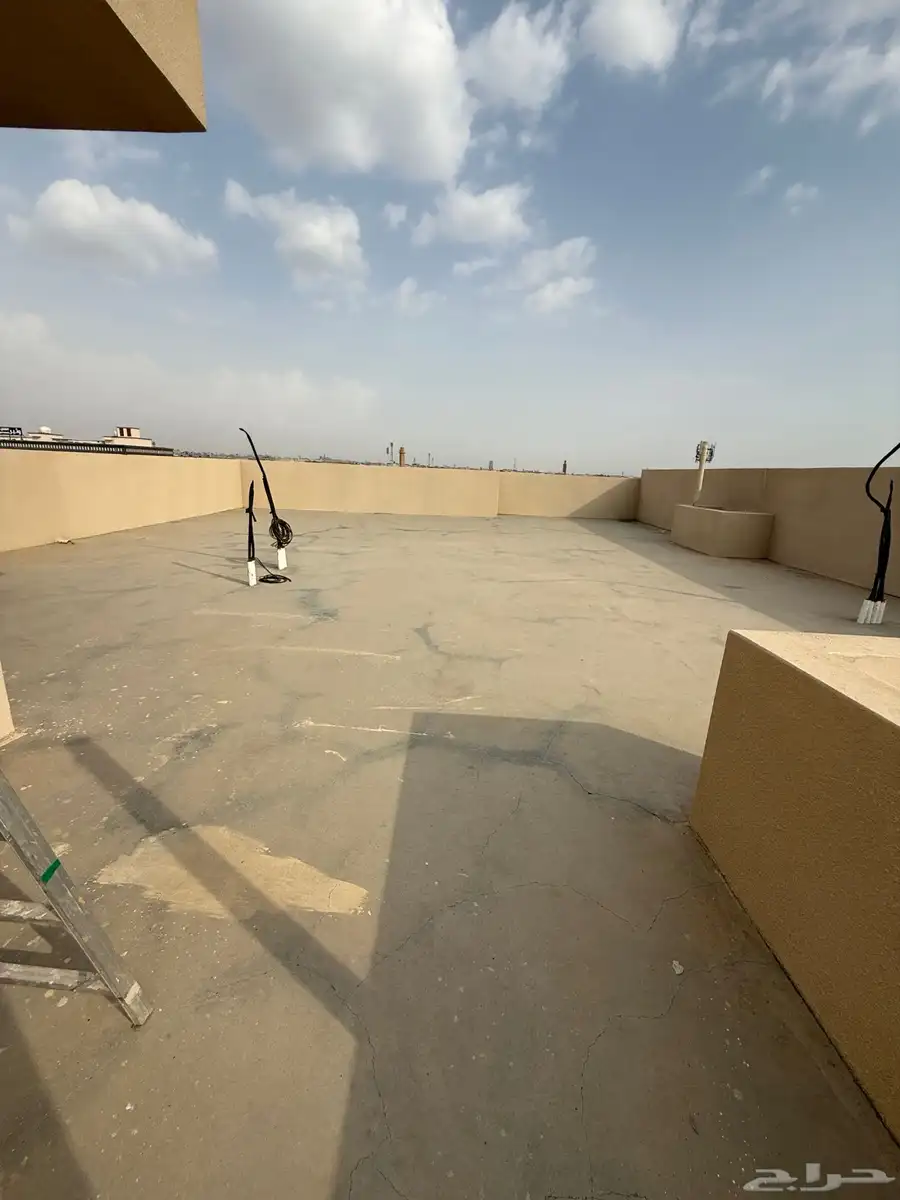 للبيع شقق علويه ببايكه وغرفه سائق حي الموسي خميس مشيط 480 24