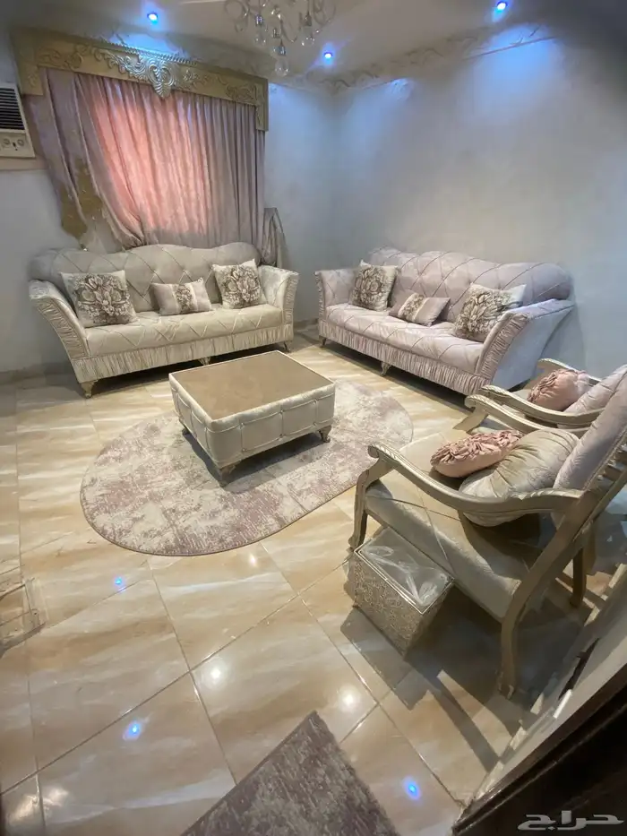 طقم كنب 4قطع مع طاولة وزولية 0