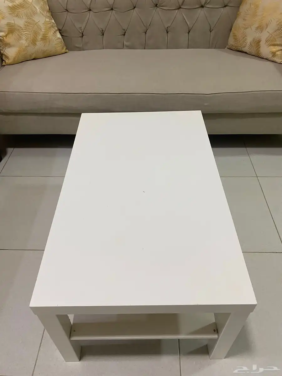 قطعتين كنب وطاوله كبيره وطاولتين جانبيه 4