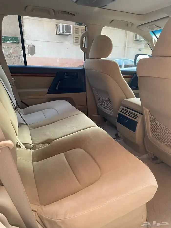 لاندكروزر2013فل كامل سعودي ماش550الف بدي وكاله رش رفرف خارج 4
