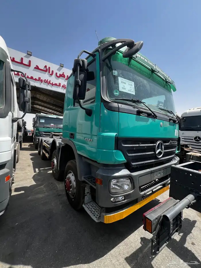 حراج معرض رائد للسيارات والشاحنات 2