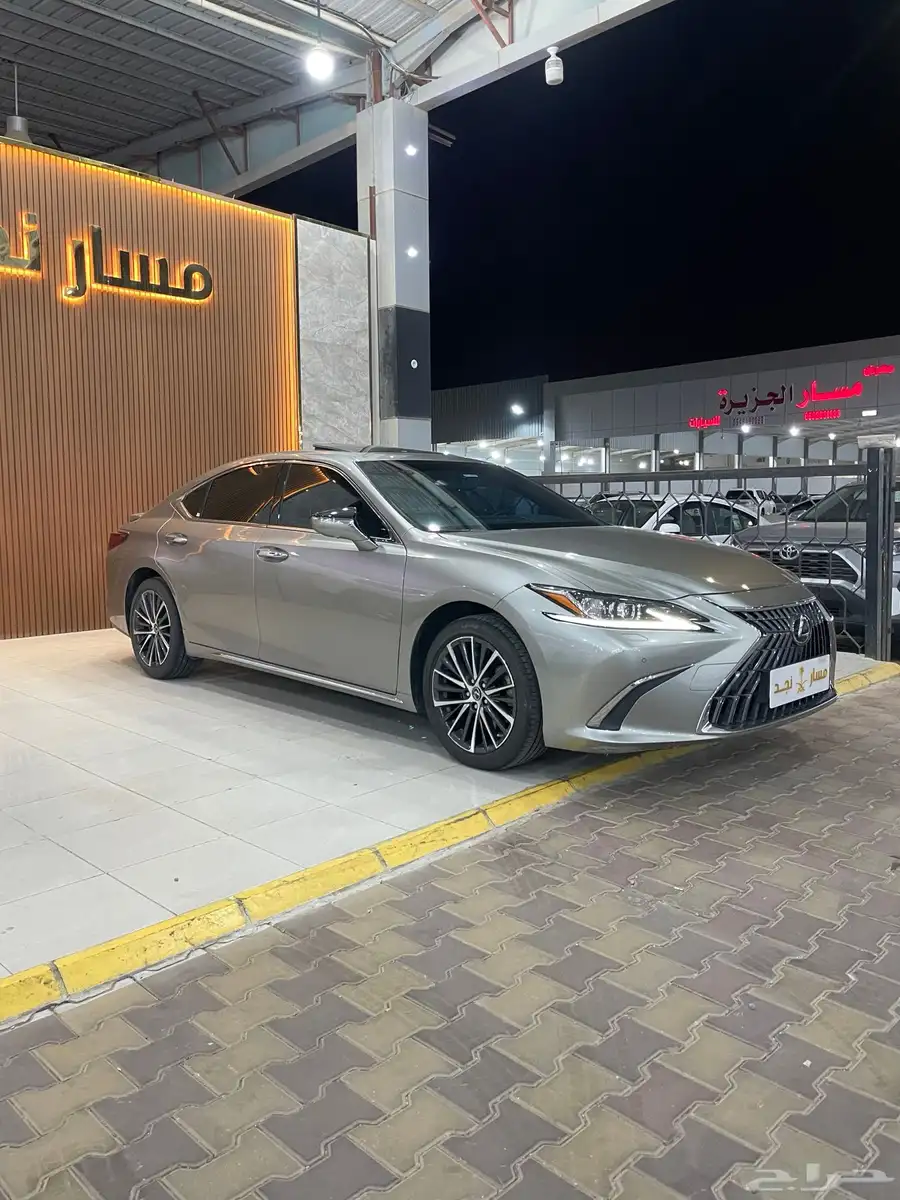 لكزس ES350 موديل 2023 (CC) 3