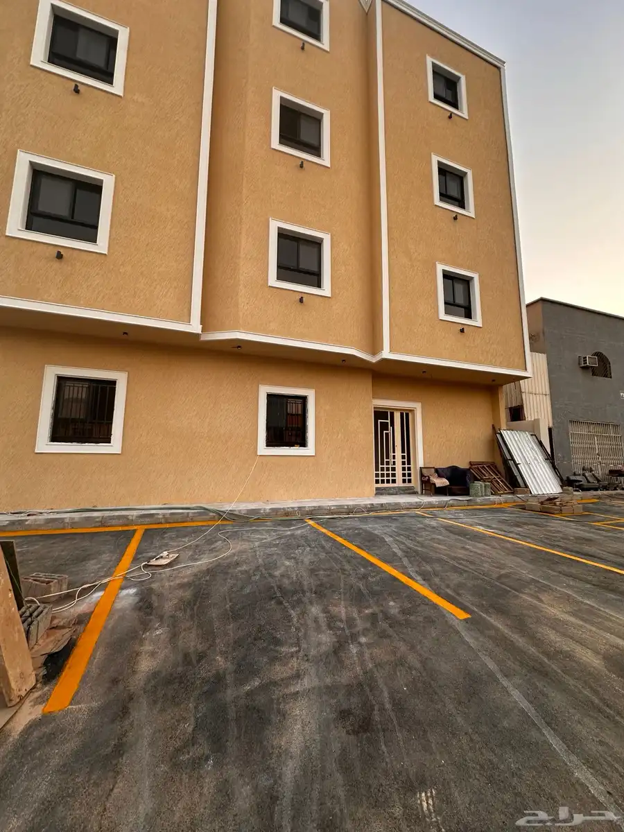 للايجار عماره جديده علي بعد خطوات من طريق خريص اربعه ادوار 3