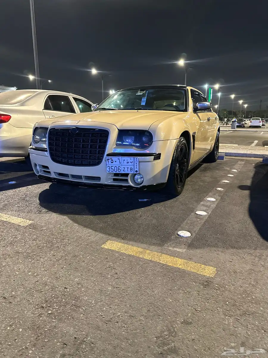للبيع كرايسلر C300 سيارة فخمه و اداء عالي للبيع اعلي سوم 5
