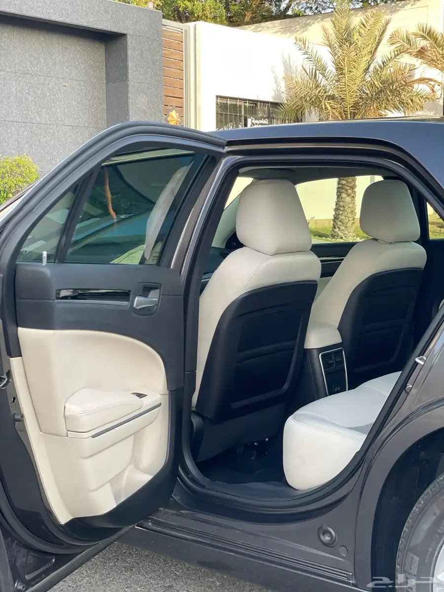 كرايزلر - C300 - 2023 - سعودي - ممشى قليل 12