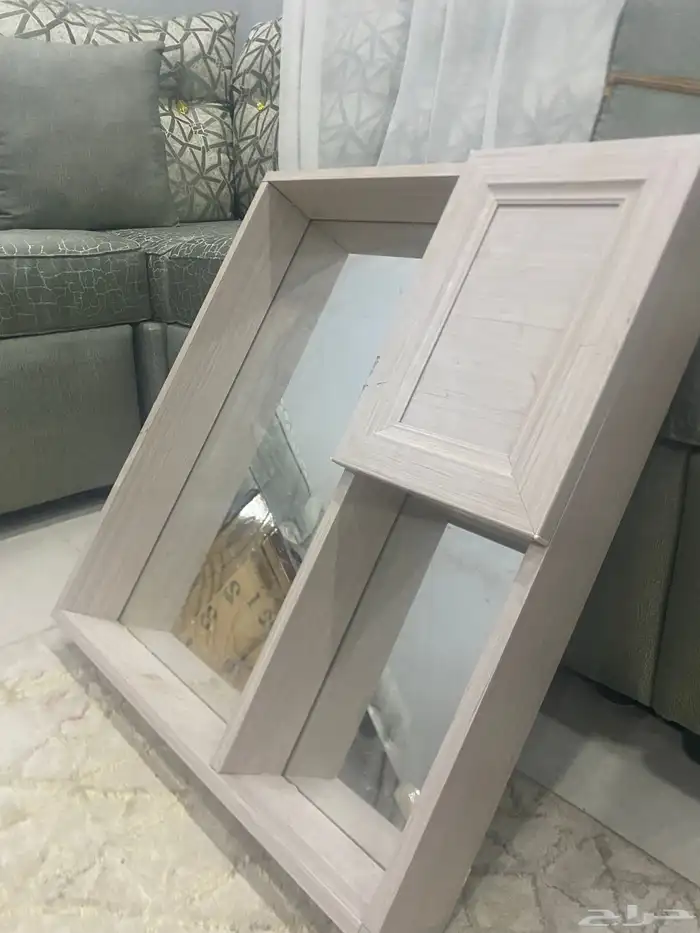 ساعات ودولاب صغيره 0