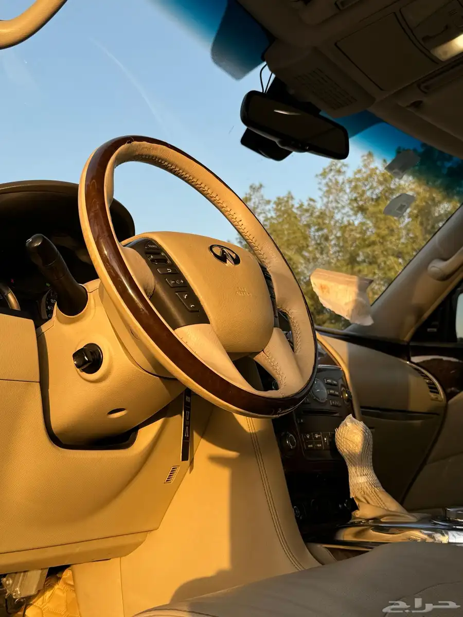 جيب انفنتيQX80 2013 اسود ملكي 37