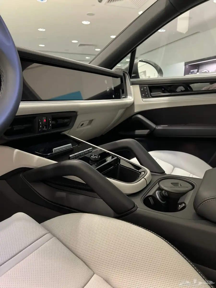 PORSCHE CAYENNE 2025 13