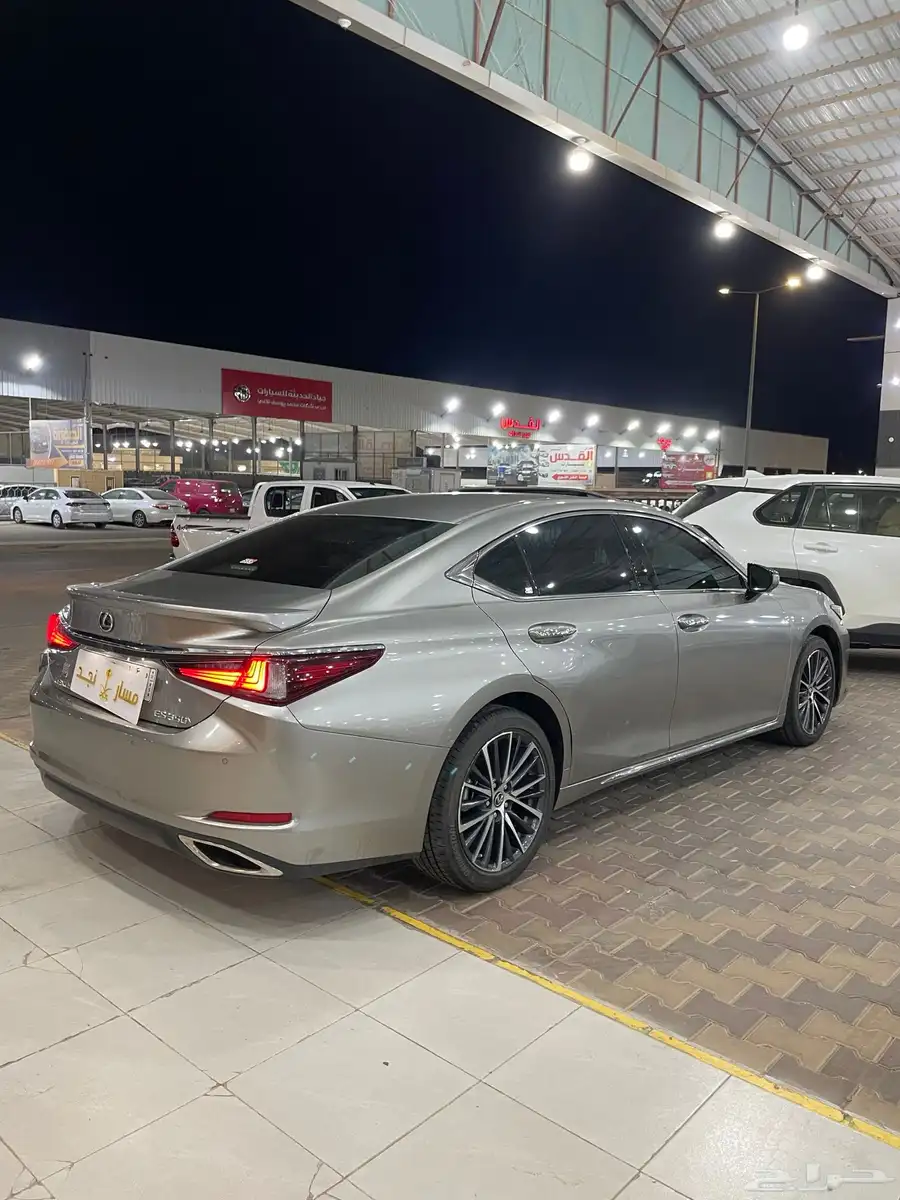 لكزس ES350 موديل 2023 (CC) 6