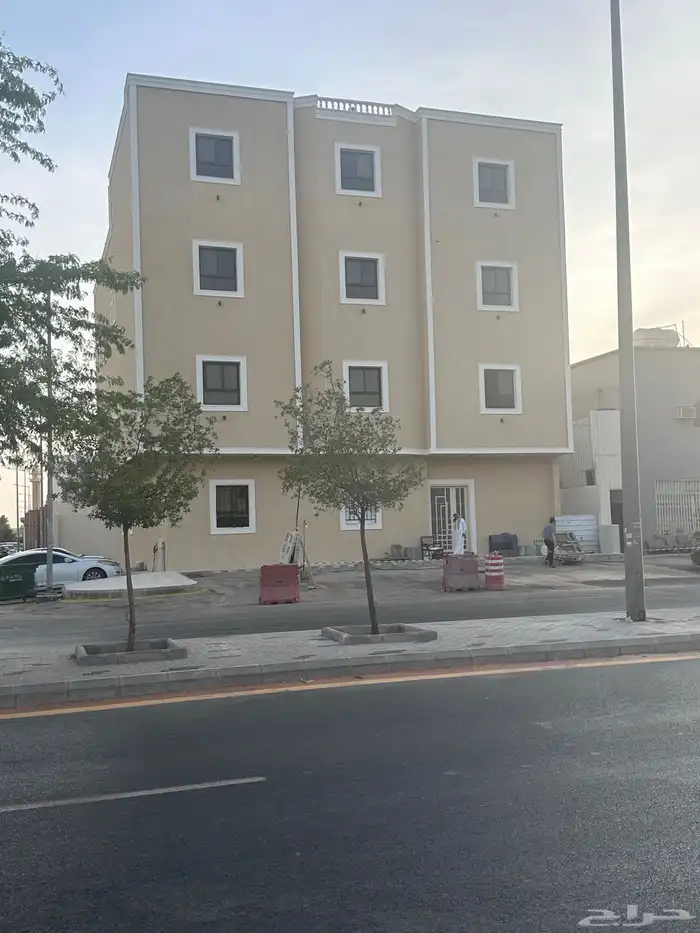 للايجار عماره جديده علي بعد خطوات من طريق خريص اربعه ادوار 1