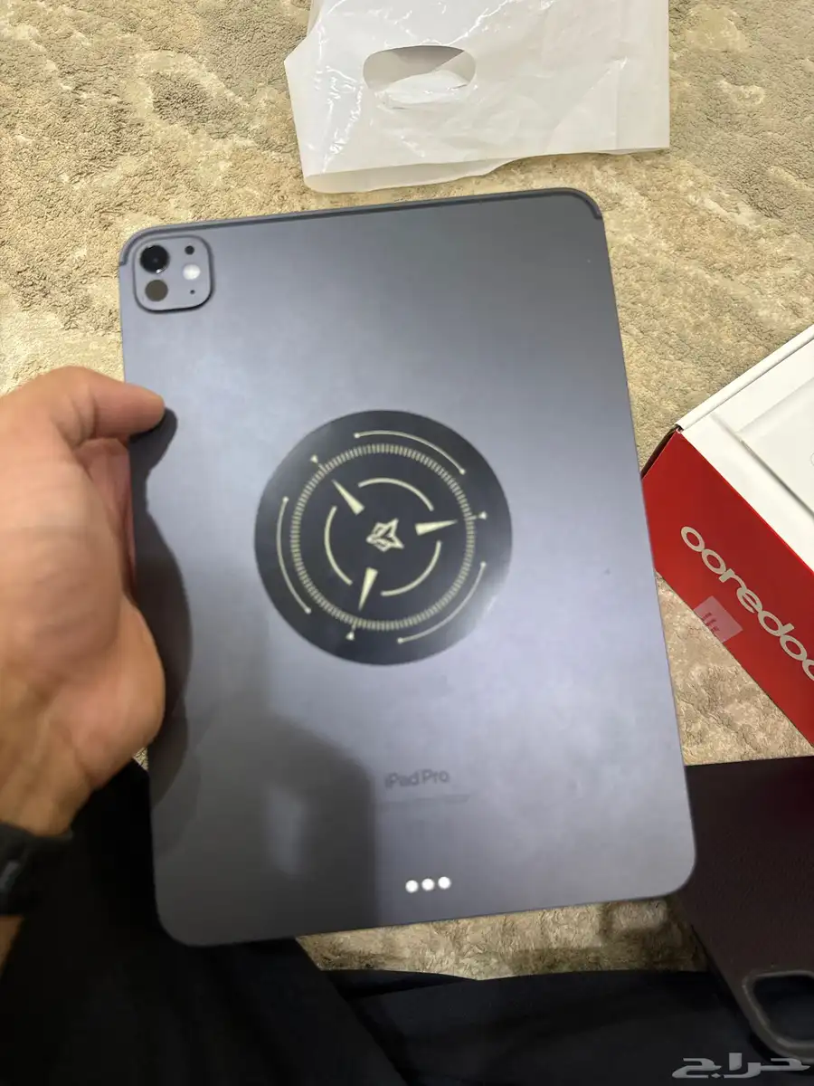 ايباد M4 قيقا 256 بكرتونه بكامل اغراضه 2