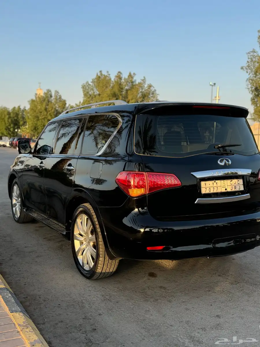 جيب انفنتيQX80 2013 اسود ملكي 25