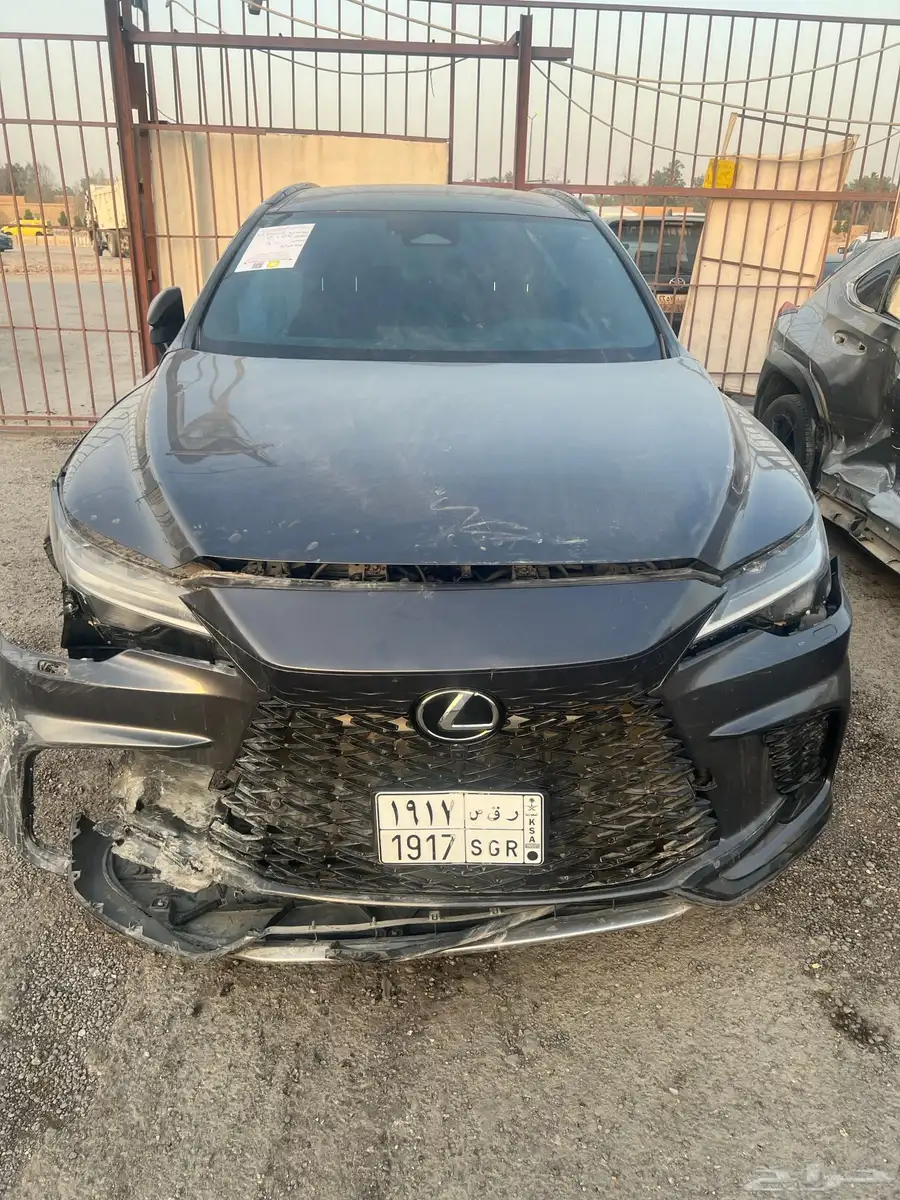 لكزس RX500h 2023 f sport مصدوم فل كامل 16