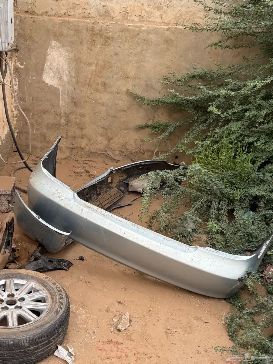 صدام خلفي يحتاج له صنفره ورش وطرمبه بنزين طقمين مقصات 0