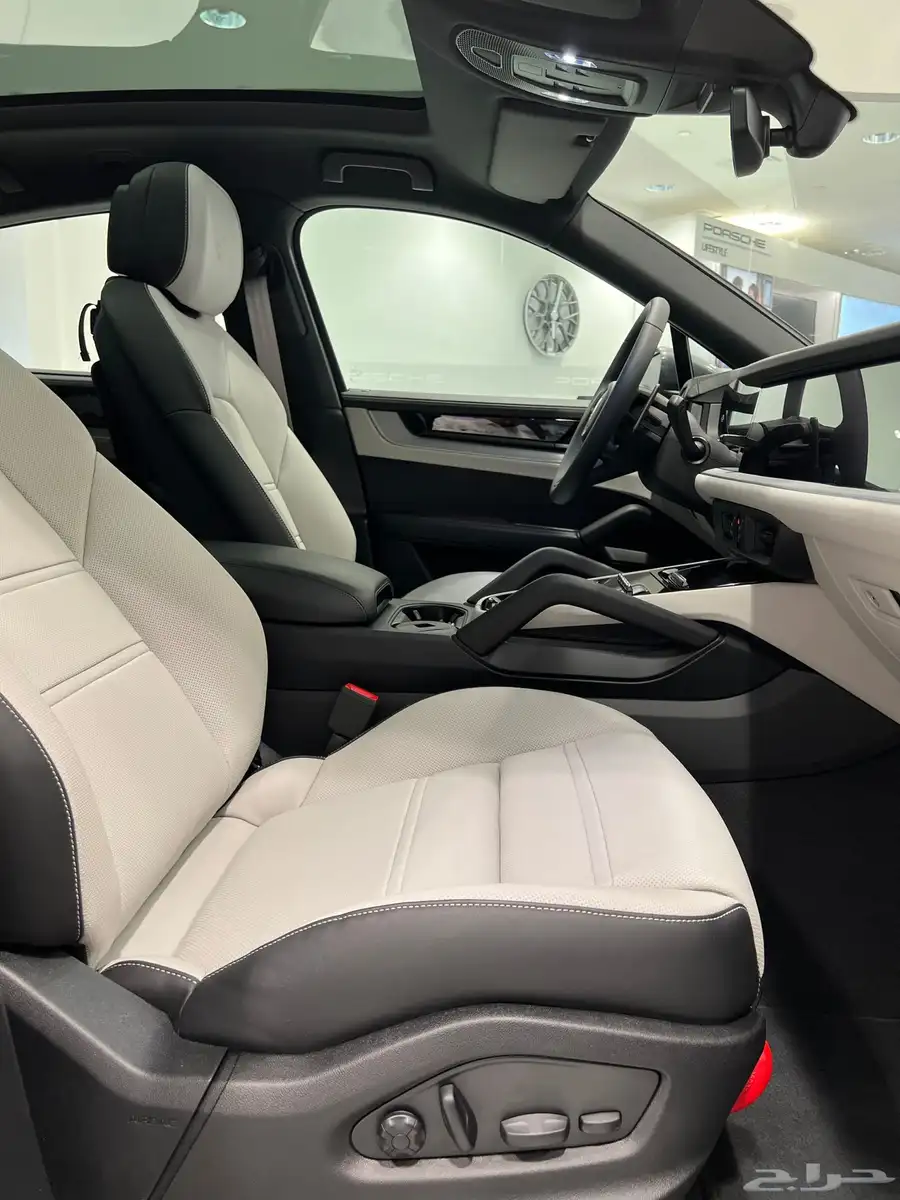 PORSCHE CAYENNE 2025 8