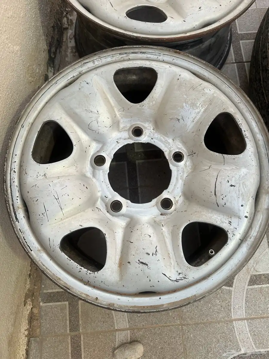 جنوط حديد مقاس 16 خمس براغي لاند كروزر 1