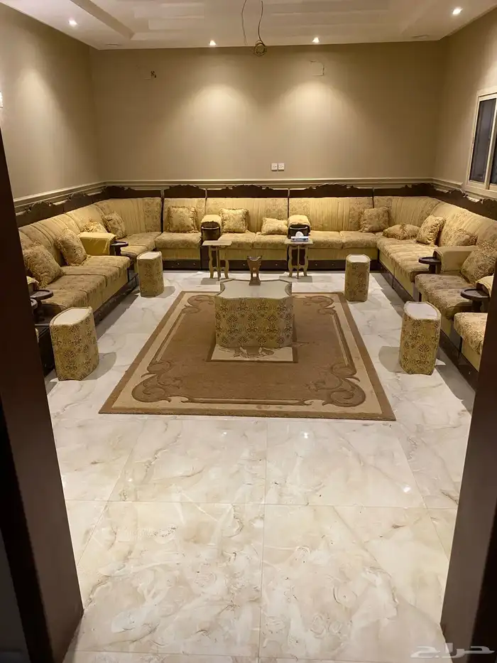 كنب نضيف عليه 500 6