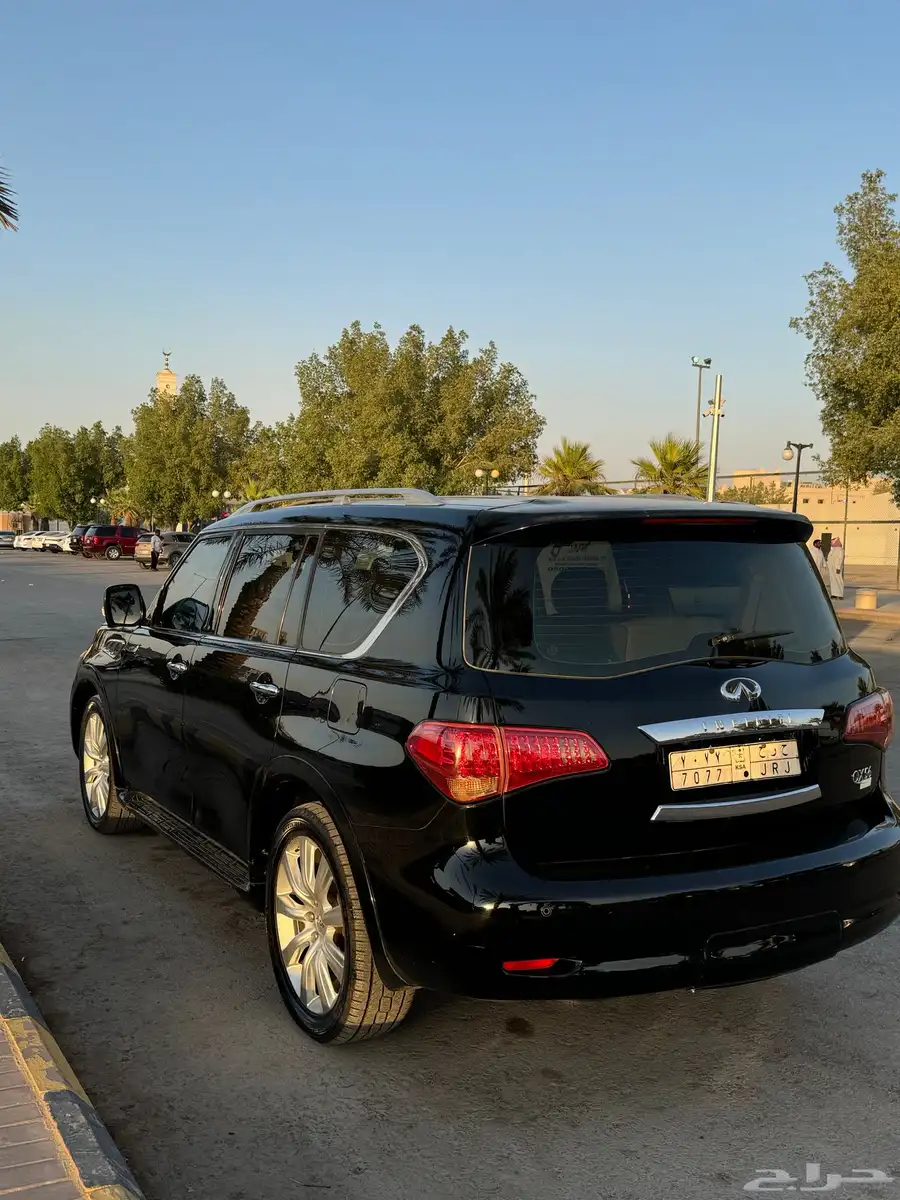 جيب انفنتيQX80 2013 اسود ملكي 24
