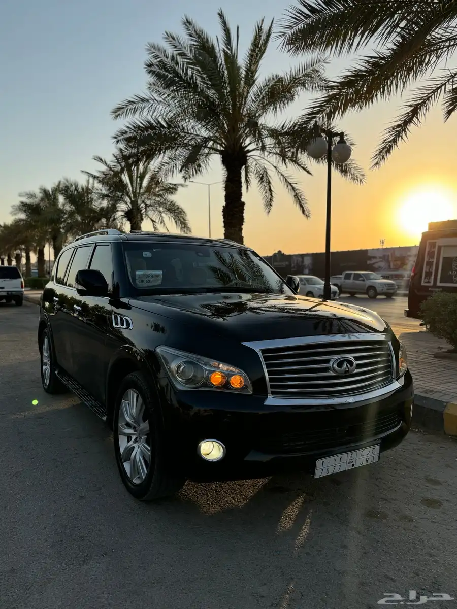 جيب انفنتيQX80 2013 اسود ملكي 5