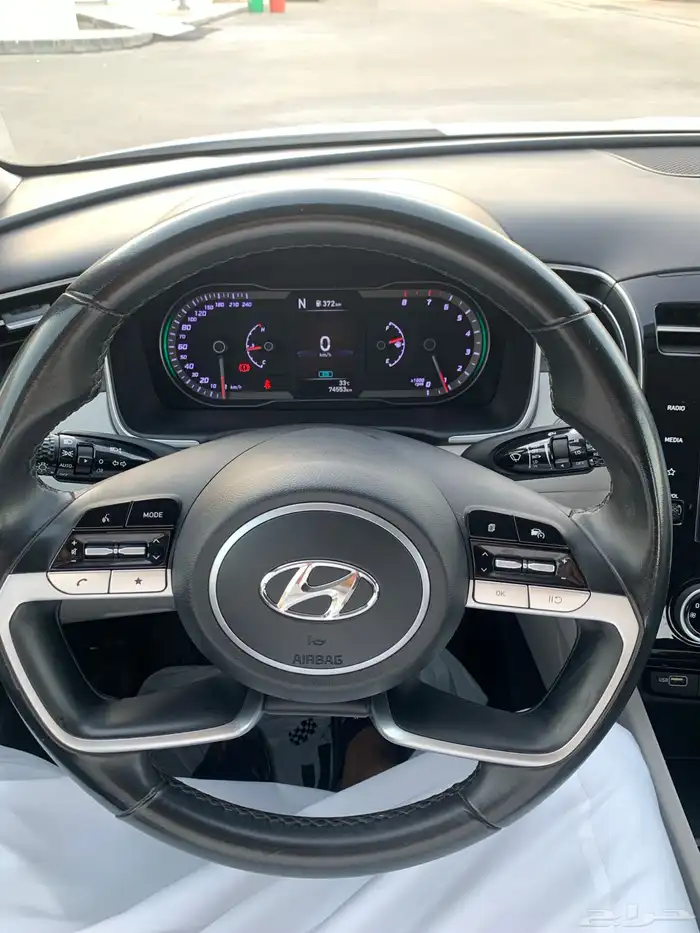 هيونداي توسان 2023 دبل محرك 2.0CC نص فل 9