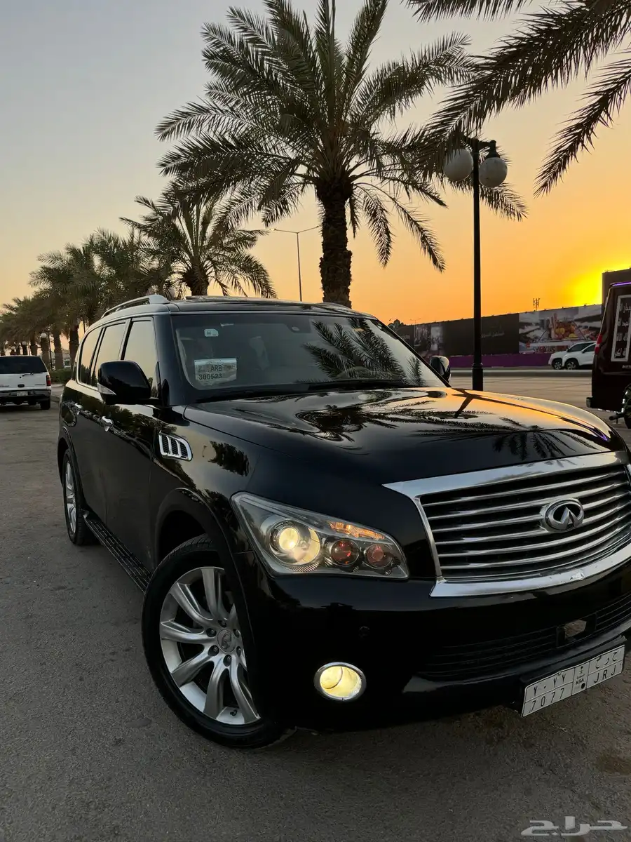 جيب انفنتيQX80 2013 اسود ملكي 7