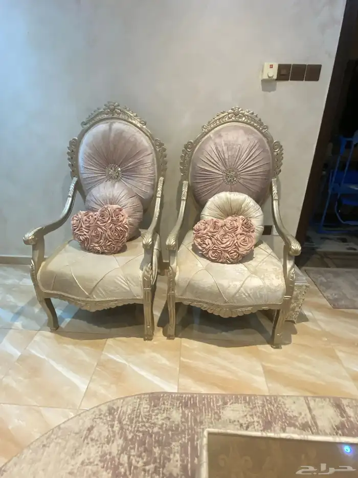 طقم كنب 4قطع مع طاولة وزولية 3