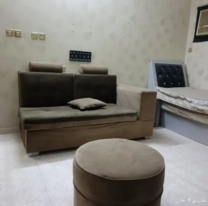 للبيع غرفة نوم   وغساله  ومايكرويف   وكنب 5
