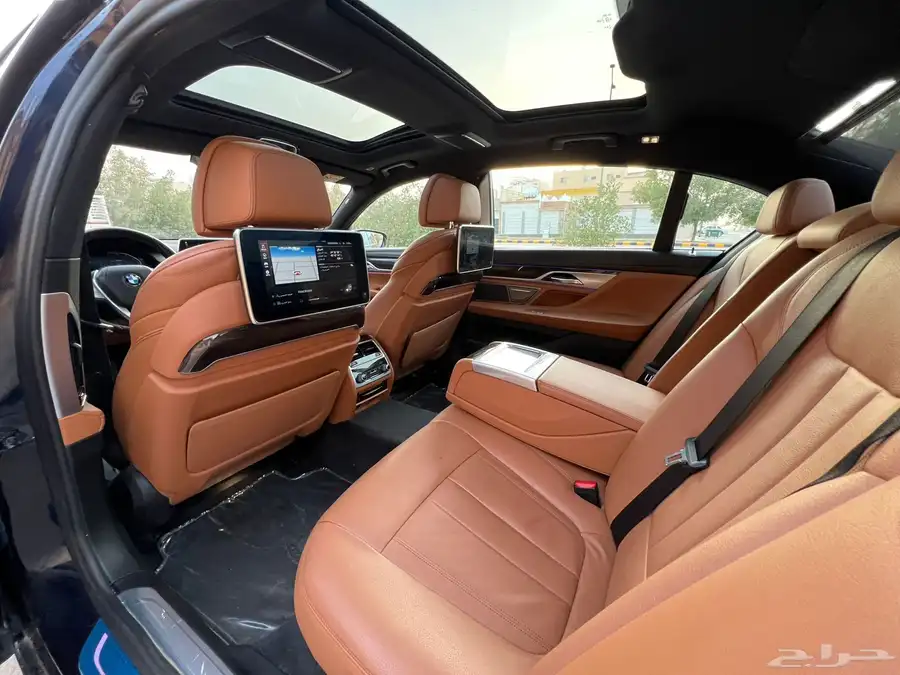 بي ام دبليو 730Li 2020 (بحالة ممتازة) 15