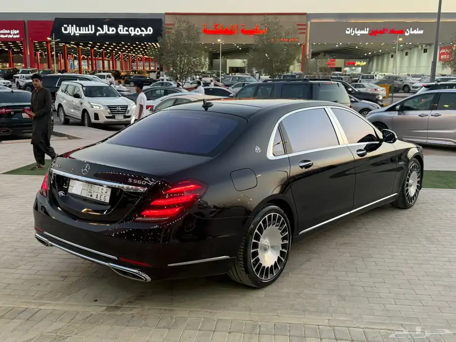 مرسيدس مايباخ 2019S560 فل (بنزين)8سلندر 4
