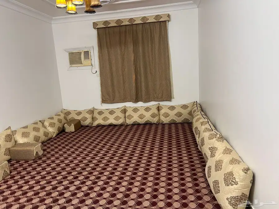 غرفة نوم كبيره وكنب ومجلس علي السوم رقم التلفون 19