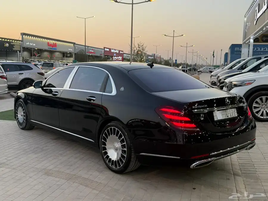 مرسيدس مايباخ 2019S560 فل (بنزين)8سلندر 6