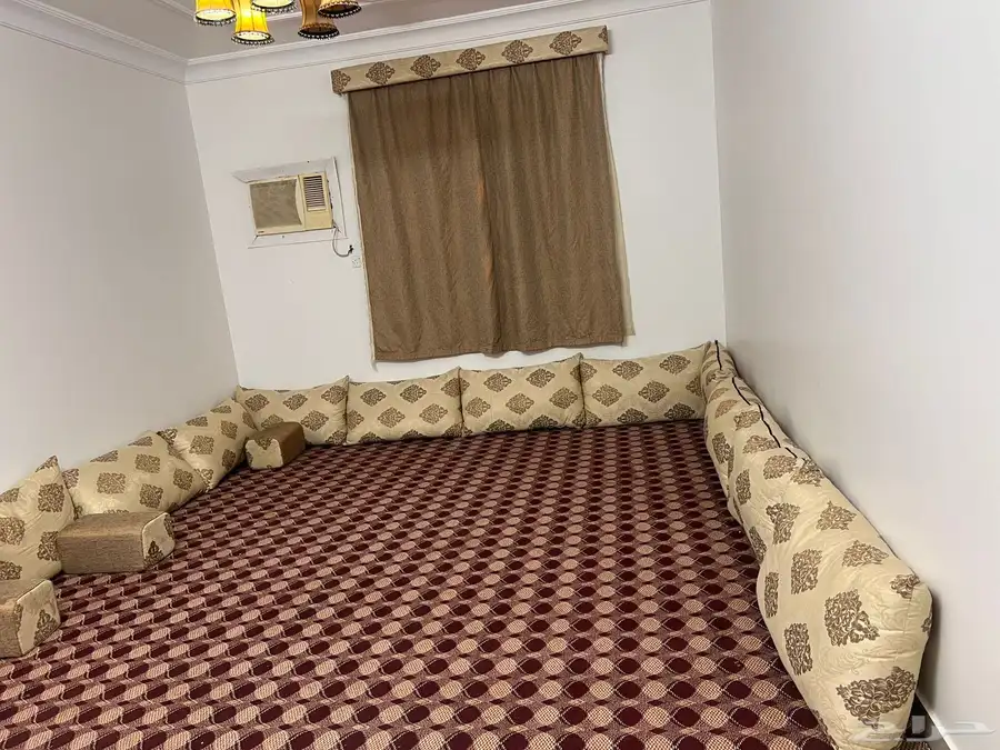 غرفة نوم كبيره وكنب ومجلس علي السوم رقم التلفون 14