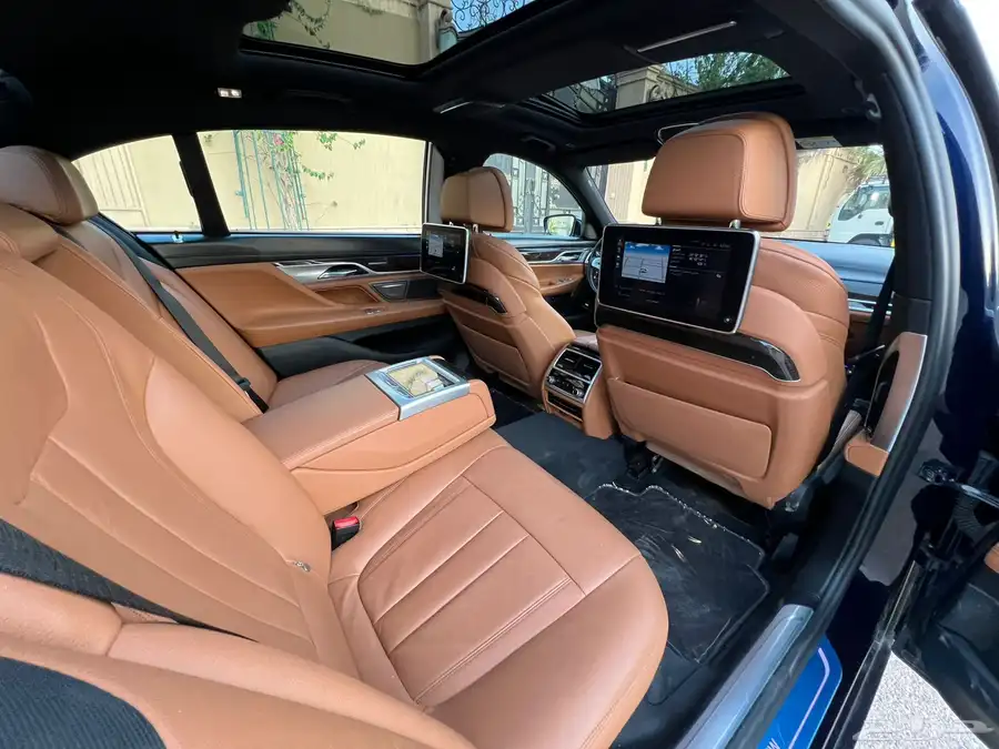 بي ام دبليو 730Li 2020 (بحالة ممتازة) 14